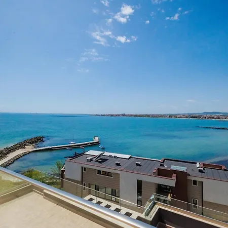 St. Panteleimon מלון