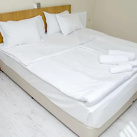 St. Panteleimon מלון 3*