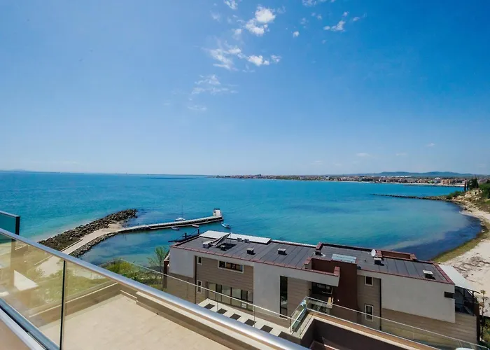 St. Panteleimon מלון