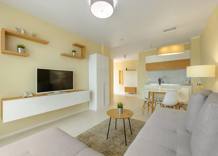 St. Panteleimon מלון