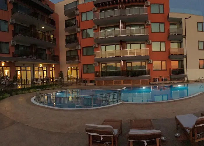 St. Panteleimon מלון