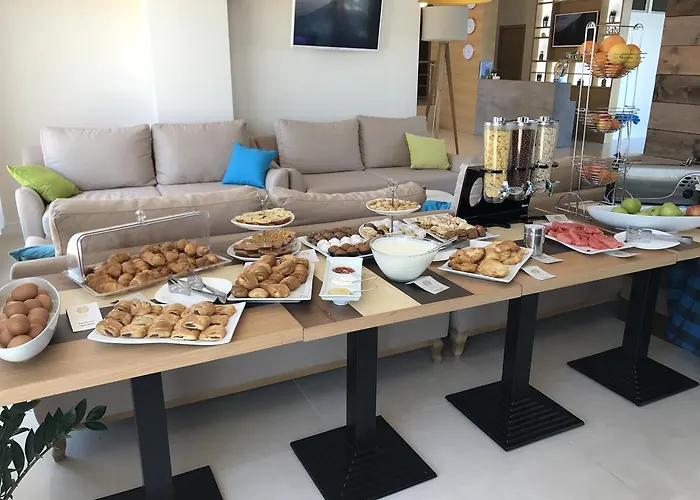 מלון St. Panteleimon נסבר